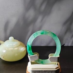 Name: Floating‑Emerald Shadow Jadeite Bangle