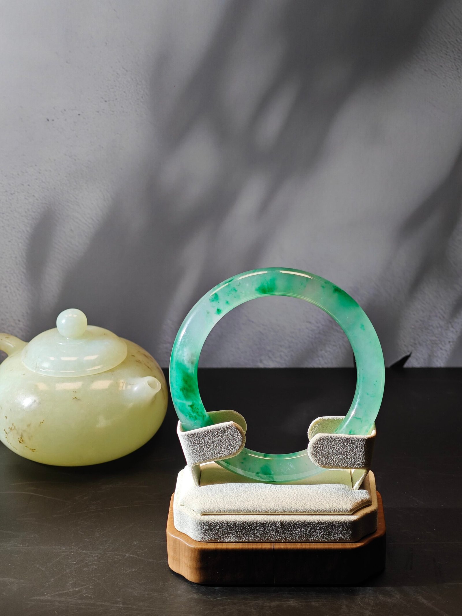 Name: Floating‑Emerald Shadow Jadeite Bangle